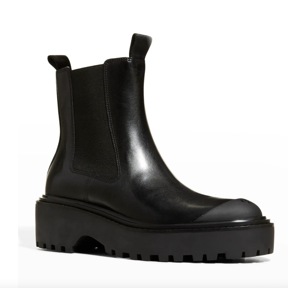 NIB $428 Tory Burch Leather Lug-sole Chelsea Boots in size 9!
